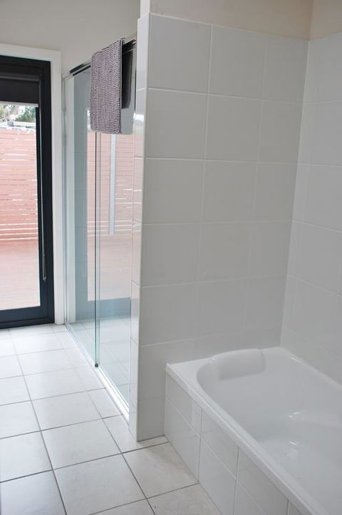 POSITION PERFECT CENTRAL INVERLOCH - Sydneys Hotel 3