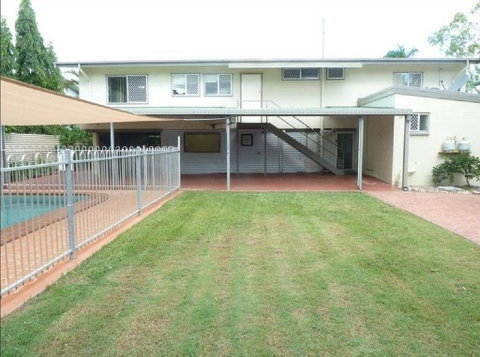 Private Abode And Handy Location With A Pool - Sydneys Hotel 1