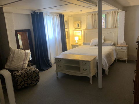 Private Room Downstairs Area - Sydneys Hotel 0