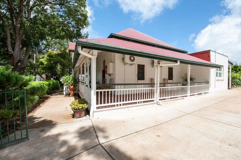 Pure Land Guest House - Sydneys Hotel 0