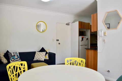 Quiet 1 Bedroom Flat In Concord - Sydneys Hotel 1