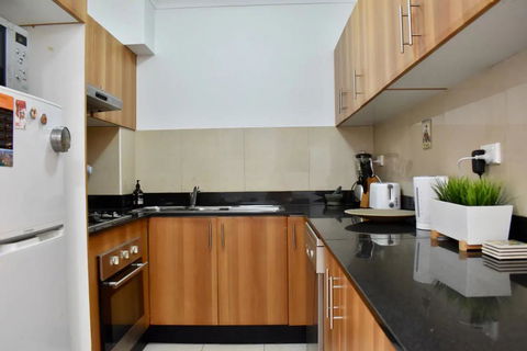 Quiet 1 Bedroom Flat In Concord - Sydneys Hotel 2