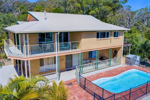Rainbow Views - Rainbow Beach, Stunning Ocean Views And A Swimming Pool - Sydneys Hotel 1