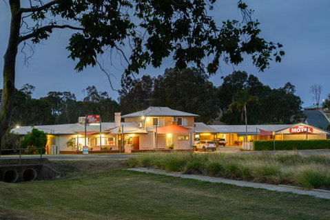 Raintree Motel Biloela - Sydneys Hotel 0