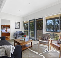 Rakali Cottage Lake Conjola - Sydneys Hotel