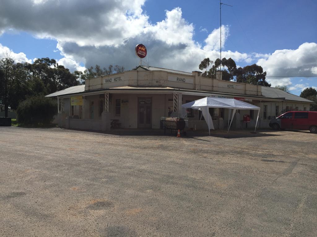  Sydneys Hotel