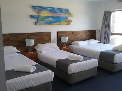 Red Star Hotel Palm Beach - Sydneys Hotel 2