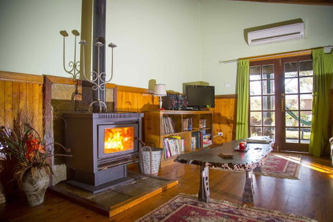 Red Tractor Retreat - Sydneys Hotel 3