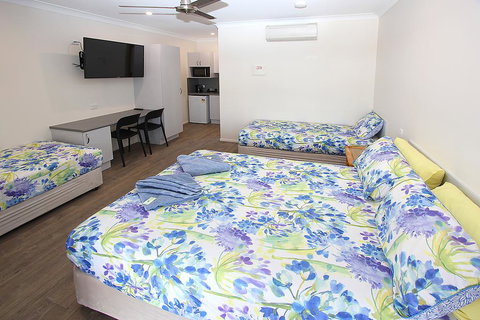 Reef Gardens Motel - Sydneys Hotel 3