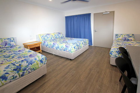 Reef Gardens Motel - Sydneys Hotel 0
