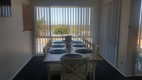 Relax And Chillax At Happi Dayz Retreat - Sydneys Hotel 3
