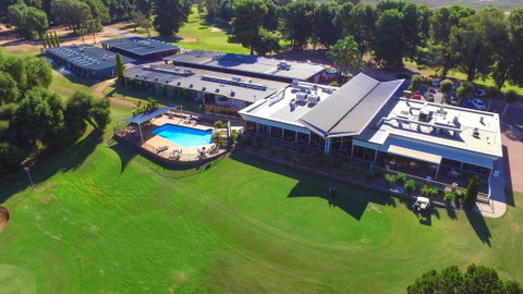 Renmark Country Club - Sydneys Hotel 0