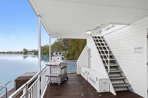 Renmark River Villas And Boats & Bedzzz - Sydneys Hotel 2