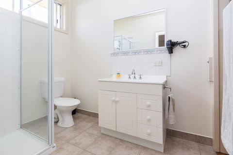 RENOVATED BEACH BEAUTY - ROSEBUD - Sydneys Hotel 0