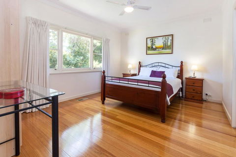 RENOVATED BEACH BEAUTY - ROSEBUD - Sydneys Hotel 3