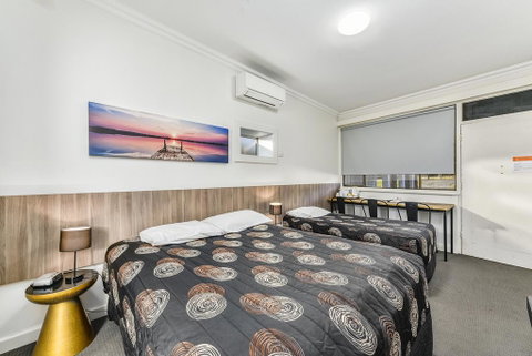 Rest Motels - Sydneys Hotel 1