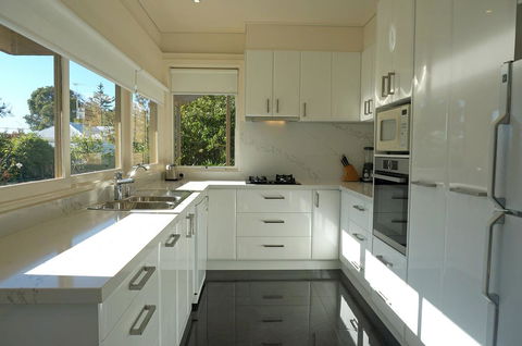 Rip Tide - Sydneys Hotel 0