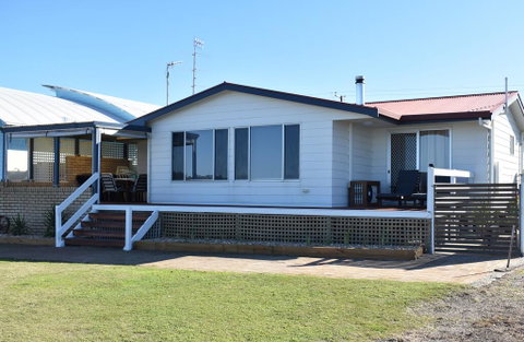 Rising Tide Beach House - Sydneys Hotel 0