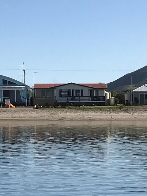 Rising Tide Beach House - Sydneys Hotel 2