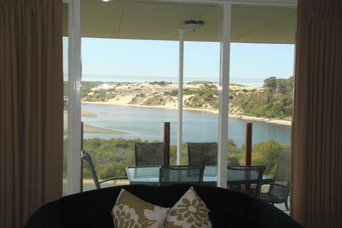 River Panorama Beach House - Sydneys Hotel 0