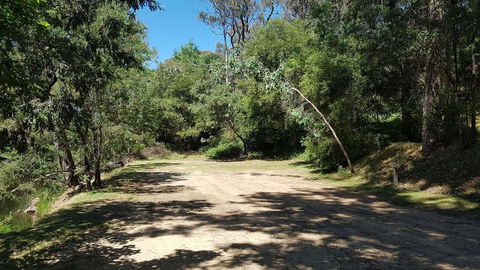 Riverview Caravan Park - Sydneys Hotel 2