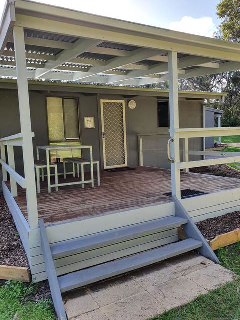 Robe Holiday Park - Sydneys Hotel 2