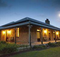 Robe House BB - Sydneys Hotel