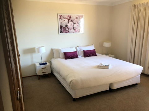 Robin Hill Views - Sydneys Hotel 0