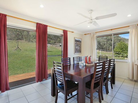 Rosa Estate In Broke - Two 3br House In Walking Distance To Cellar Doors - Sydneys Hotel 3