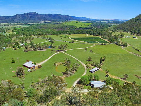 Rosa House In Broke, 4br House In Walking Distance To Cellar Doors - Sydneys Hotel 1