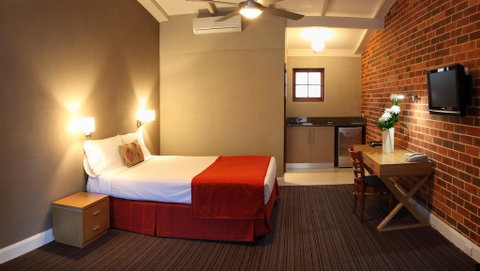Rose & Crown Hotel - Sydneys Hotel 1