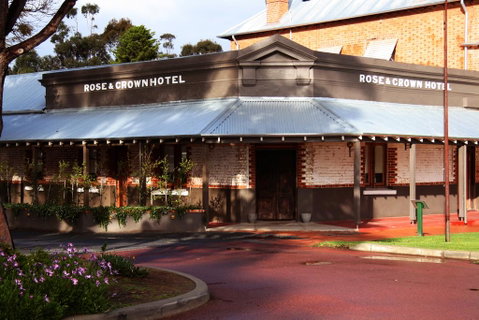 Rose & Crown Hotel - Sydneys Hotel 0