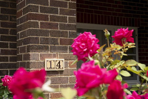 Rose Cottage - Charming Double Brick - Near Cook Park & CBD - Sydneys Hotel 0