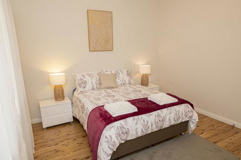 Rose Cottage - Charming Double Brick - Near Cook Park & CBD - Sydneys Hotel 3