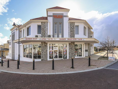 Rose Hotel Clarkson - Sydneys Hotel 0