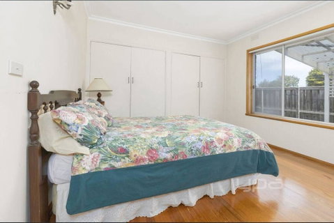 Rosebud Beachhouse Across From Beach - Sydneys Hotel 3