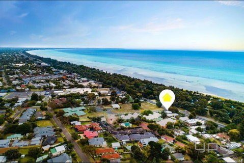 Rosebud Beachhouse Across From Beach - Sydneys Hotel 0