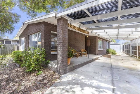 Rosebud Beachhouse Across From Beach - Sydneys Hotel 2