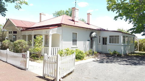 Ross B&B Accommodation - Sydneys Hotel 0