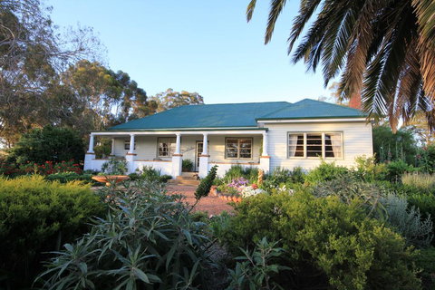 Rostrata Country House - Sydneys Hotel 0