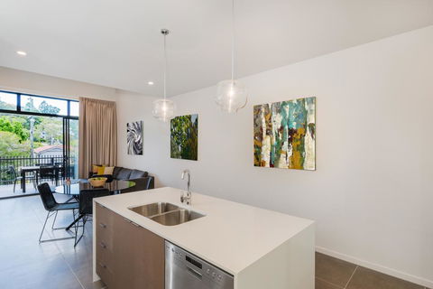 Round About Bulimba - Executive 3BR Bulimba Apartment Near Oxford St Shops And Restaurants - Sydneys Hotel 2