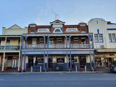 Royal Hotel - Sydneys Hotel 0