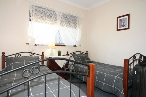 Safety Bay Guest House - Sydneys Hotel 0