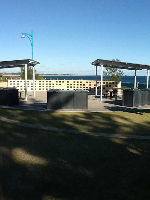Safety Bay Guest House - Sydneys Hotel 3