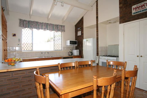 Safety Bay Guest House - Sydneys Hotel 2