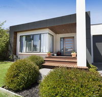 SAFETY BEACH ENTERTAINER - Sydneys Hotel