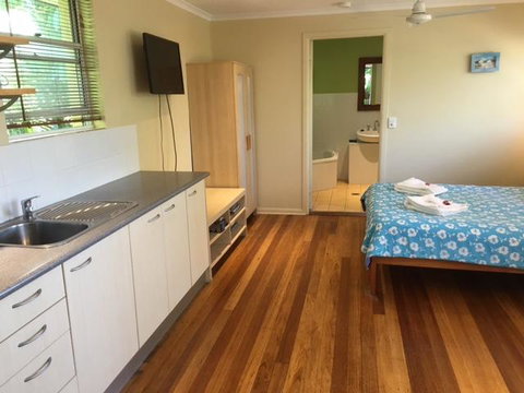 Safety Beach Ocean Bungalows - Sydneys Hotel 0