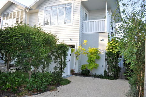 Sailaway Beach House - Sydneys Hotel 1