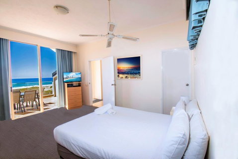 Sandcastles On Currumbin Beach - Sydneys Hotel 2