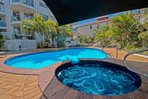 Sandcastles On Currumbin Beach - Sydneys Hotel 1